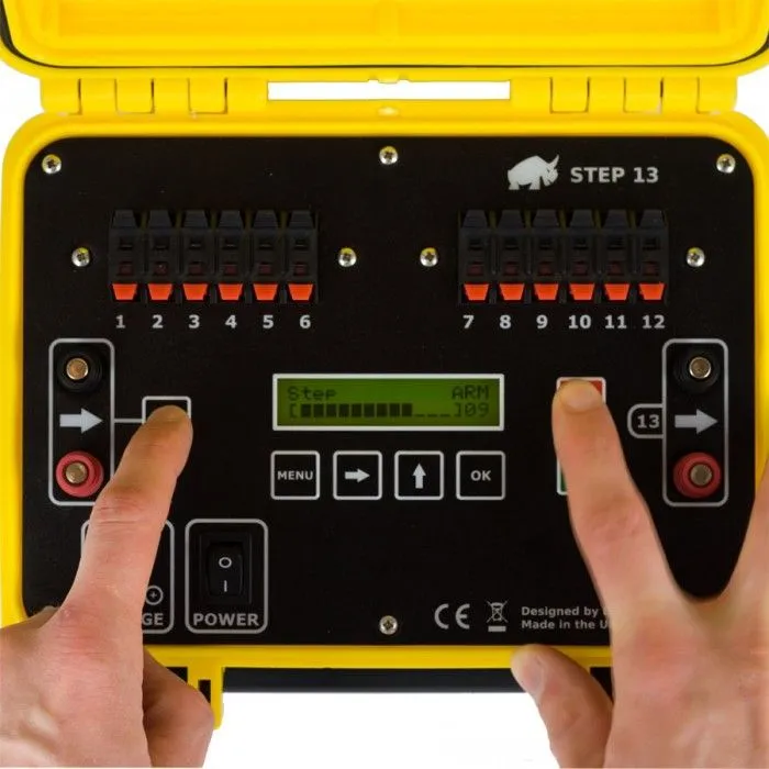 RhinoFire STEP 13 | Professioneller 13-Kanal Stepper & Sequenzer | Hochwertig & Robust