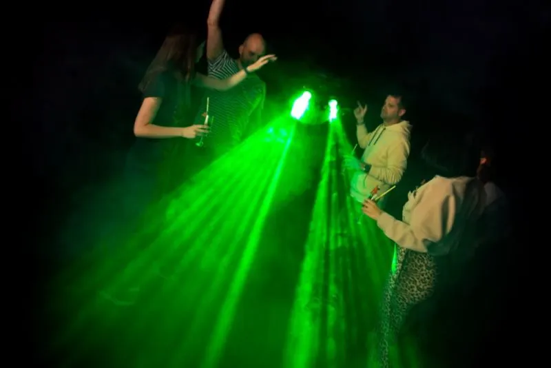 Vorführmodell - LFM-220 2-in-1 Party Maschine | Dual-Matrix-RGB-Beleuchtung & Nebelmaschine | Lenco