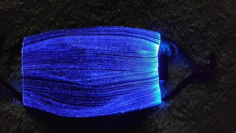 Stylische LED Mund Nasen Maske mit Farbwechsel