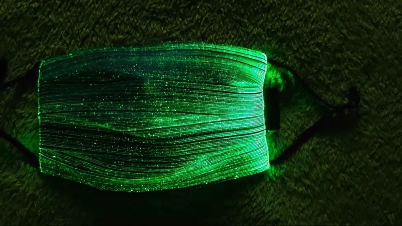 Stylische LED Mund Nasen Maske mit Farbwechsel