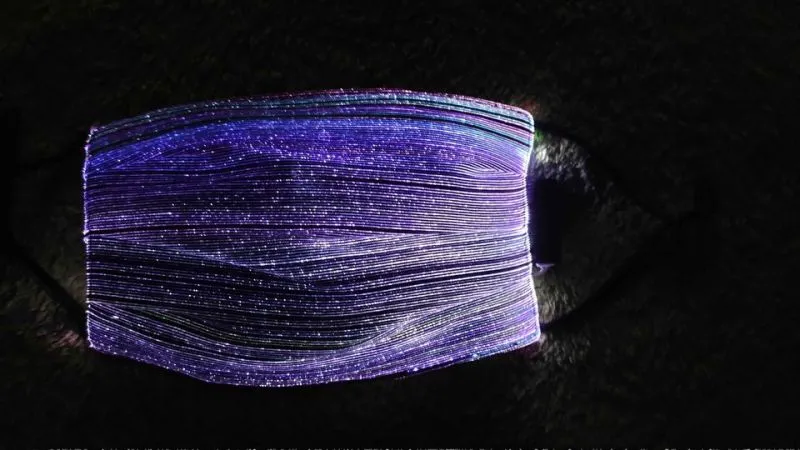 Stylische LED Mund Nasen Maske mit Farbwechsel