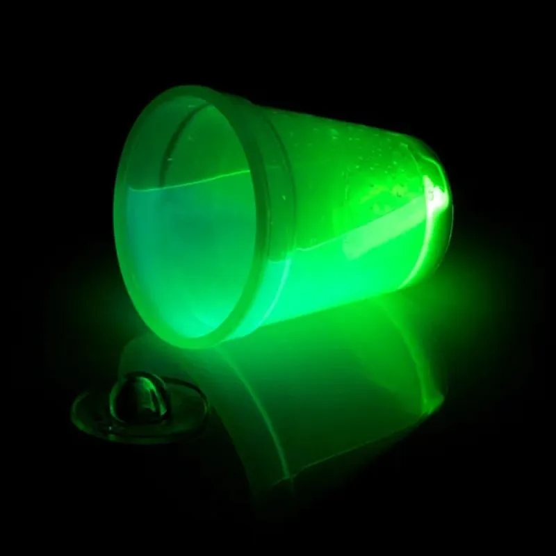 Leuchtender Dekobecher | Grün | 250 ml | Transparent | Knicklicht-Effekt