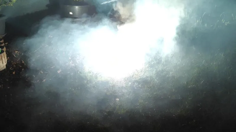 Strobe-Fontäne mit intensivem weißem Blitzlicht – 30 Sekunden Effekt, gezündet elektrisch