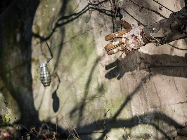 12 x Thunder B Sonic Pineapple Airsoft CO2-Granate mit Knalleffekt und Kipphebel | Komplettset