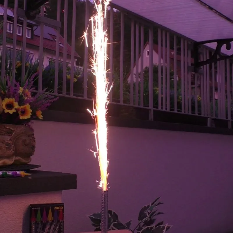 Bunte Zaubersterne | 12 Stück Party-Lichteffekte | 40 Sek | NICO