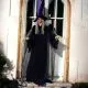Animierte Halloween Hexenfigur | 175 cm | Sound- und Lichteffekte | USB & Batteriebetrieb